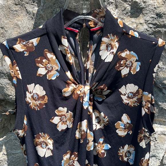 NWOT Tommy Hilfiger Floral Top - Picture 2 of 7